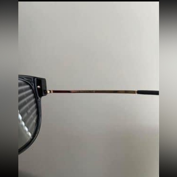 New Versace Sunglasses with case and cleaning cloth - Picture 4 of 8